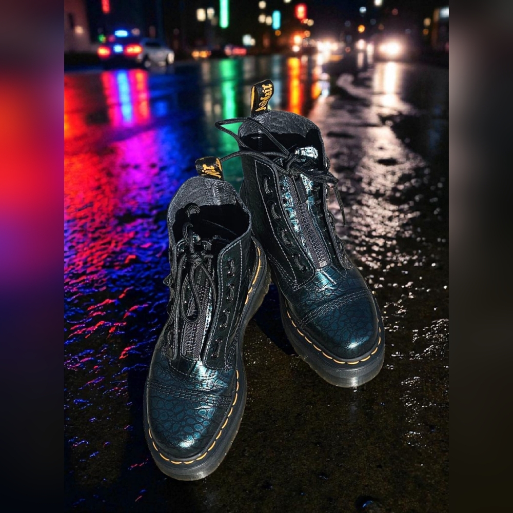 NWOB Sinclair Wild Croc Leather Platform Boots DR. MARTENS VERY RARE